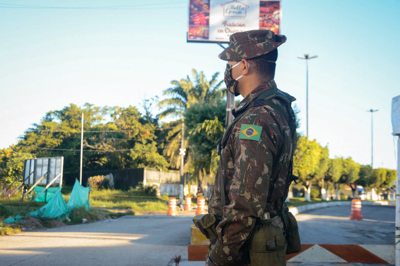 Militar brasileño en Leticia, frontera entre Colombia y Brasil en Amazonas.