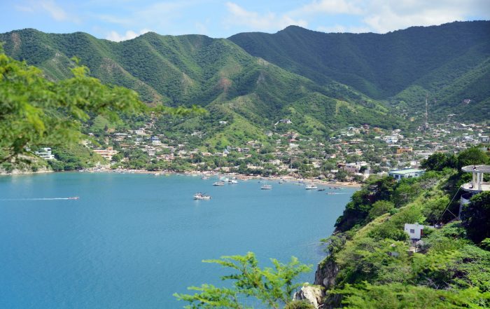 Bahía de Taganga, uno de los puntos turísticos cercanos a Santa Marta. | Crédito: La Liga Contra el Silencio.