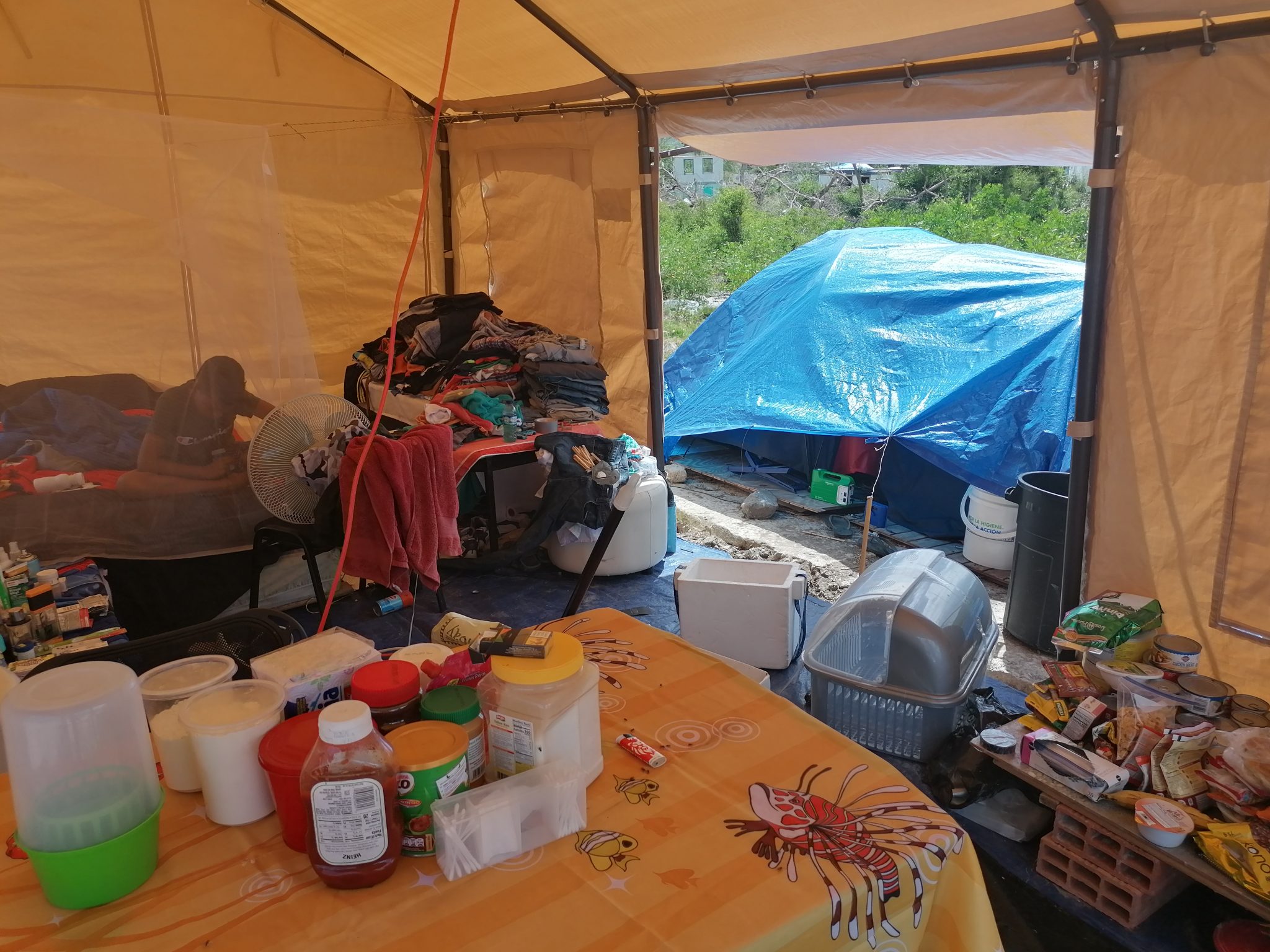 A cuatro meses del Iota las víctimas del huracán que se quedaron sin casa permanecen en carpas. Denuncian las afectaciones que sufren por la lluvia y el viento. | Foto: La Liga Contra el Silencio.