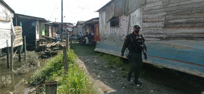 Luego del más reciente pico de violencia en Buenaventura, el gobierno anunció una intervención en la ciudad con la llegada de grupos especiales de Policía e Infantería de Marina, que patrullan los barrios. | Foto: La Liga Contra el Silencio.