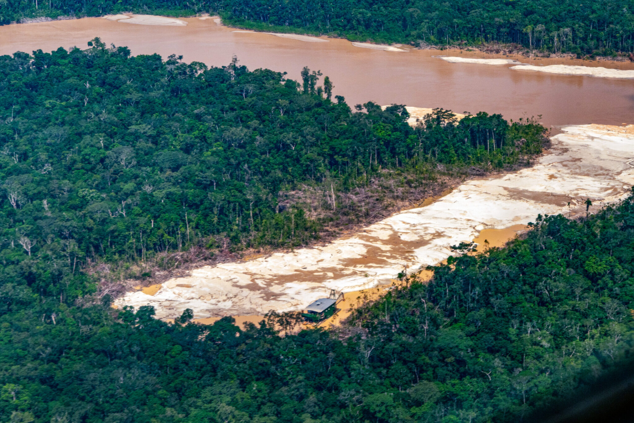 La minería ilegal provoca una grande deforestación a lo largo de la orilla del río Puruê | Alianza Contra la Minería.