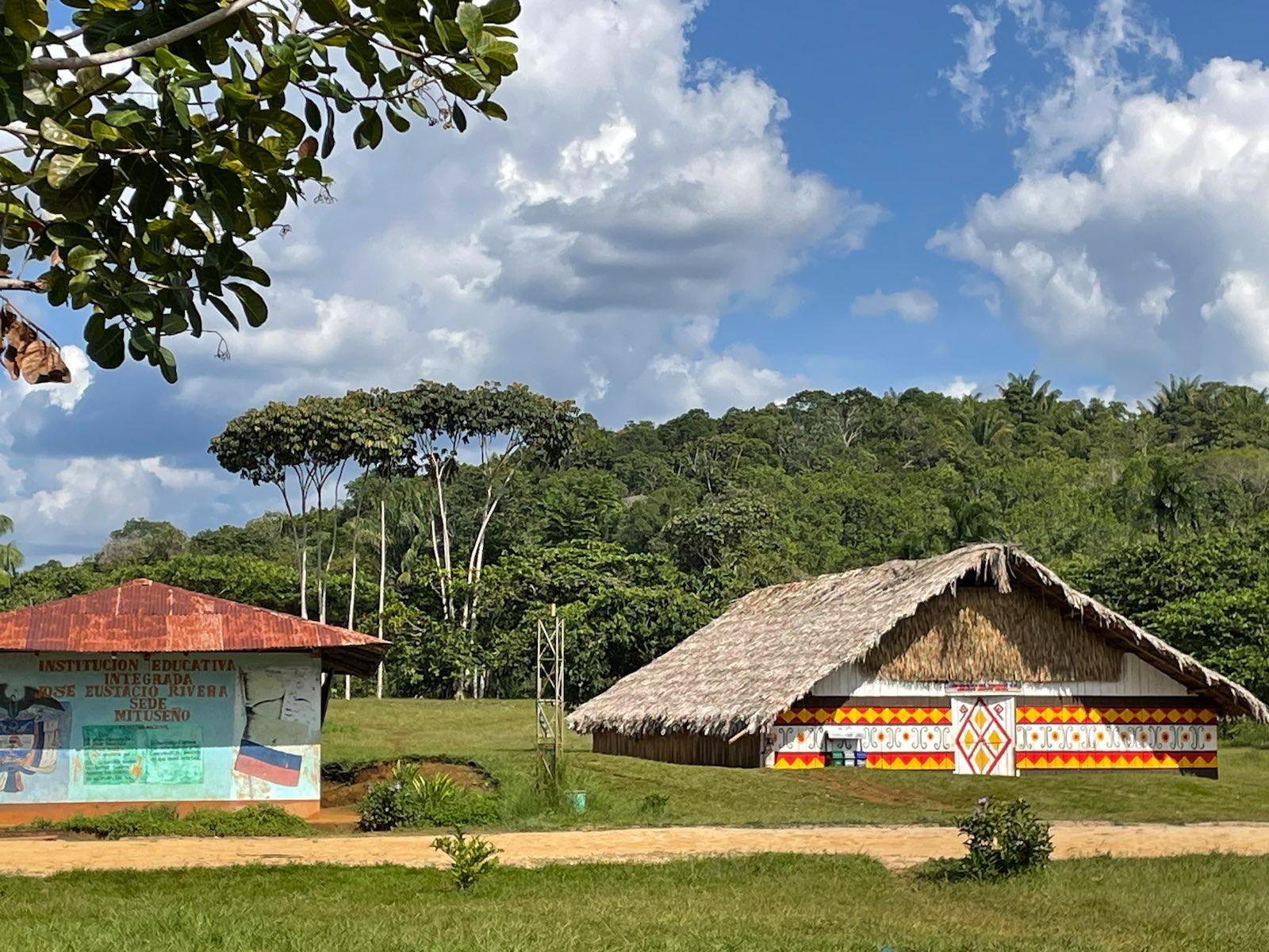 Las malocas son el centro del pensamiento en los resguardos indígenas. Vaupés, Colombia. Foto: Dora Montero.