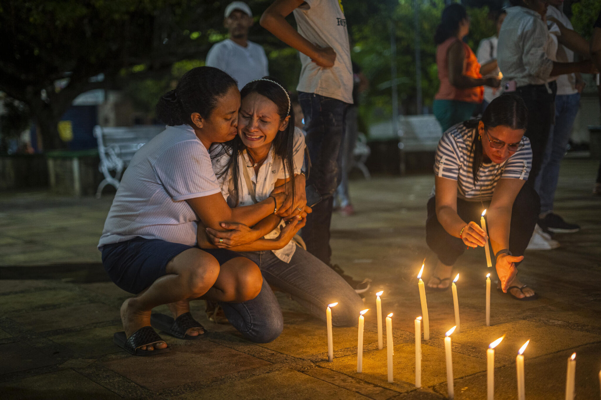 Velatón en memoria de Rafael Moreno en Puerto Libertador, Córdoba (Colombia), 26 de octubre de 2022. Crédito: Diego Cuevas para El País.