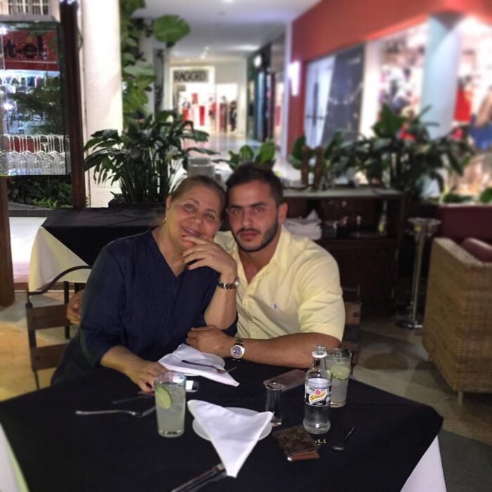 Erasmo Zuleta y su madre, Mara Bechara. Fuente: Cuenta de Instagram @erasmozb