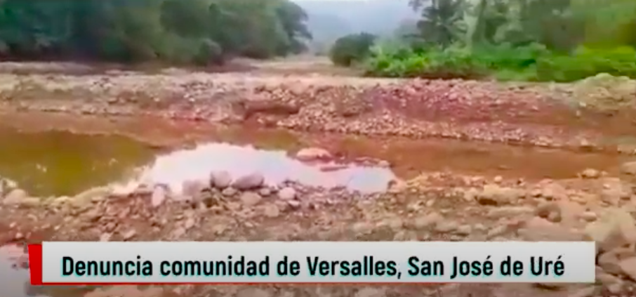 Denuncia de la comunidad sobre el desastre ambiental causado por las obras viales hacia el corregimiento Versalles en San José de Uré.