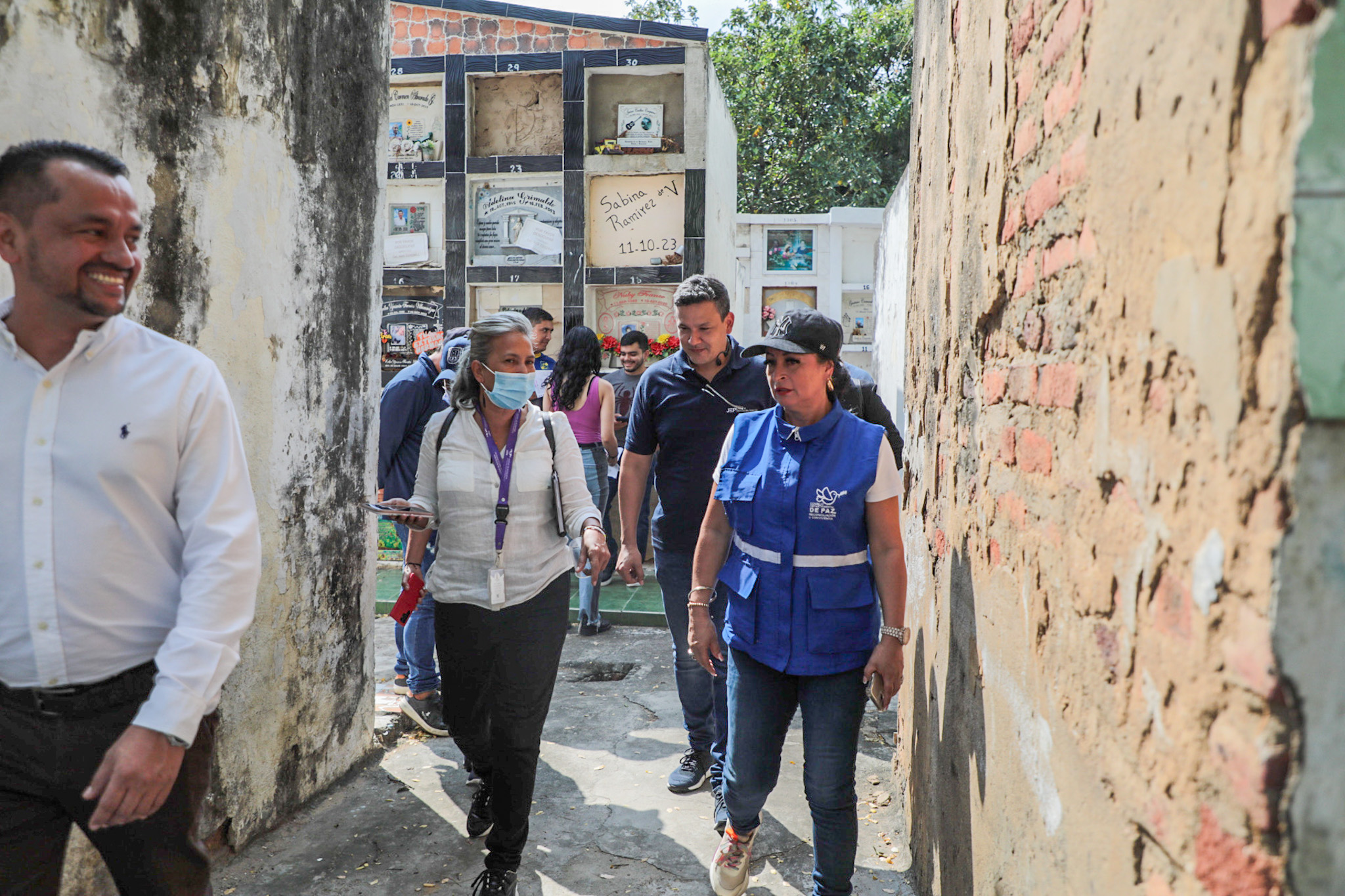 Aura Navas en el cementerio de Cúcuta_Crédito Nicole Acuña JEP