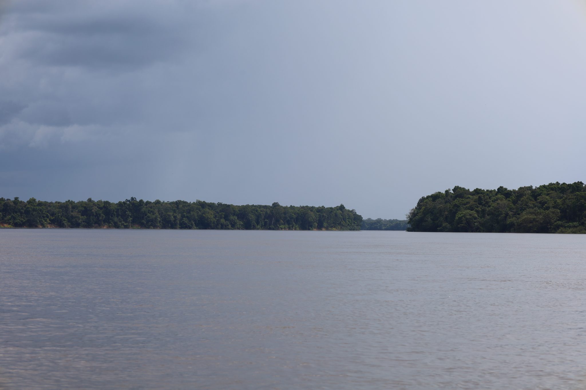 Foto 12. El río Inírida recorre el departamento de Guainía de occidente a oriente. Decenas de comunidades se asientan en sus riberas. Foto. Edwin Suárez.