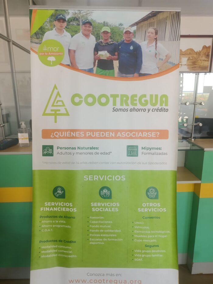 El gobernador de CMARI, Aquileo Medina, aparece en una fotografía de la cooperativa Cootregua en Inírida, Guainía, Colombia _ Créditos_ Diego Legrand