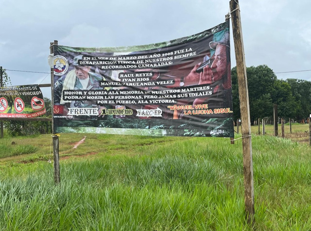 Pasacalle del Frente 1 en la entrada de La Paz, 2023. Crédito: Kyle Johnson.